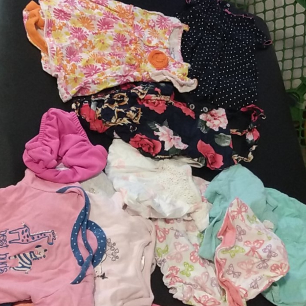 25 pieces of baby girls 3-6 month lot